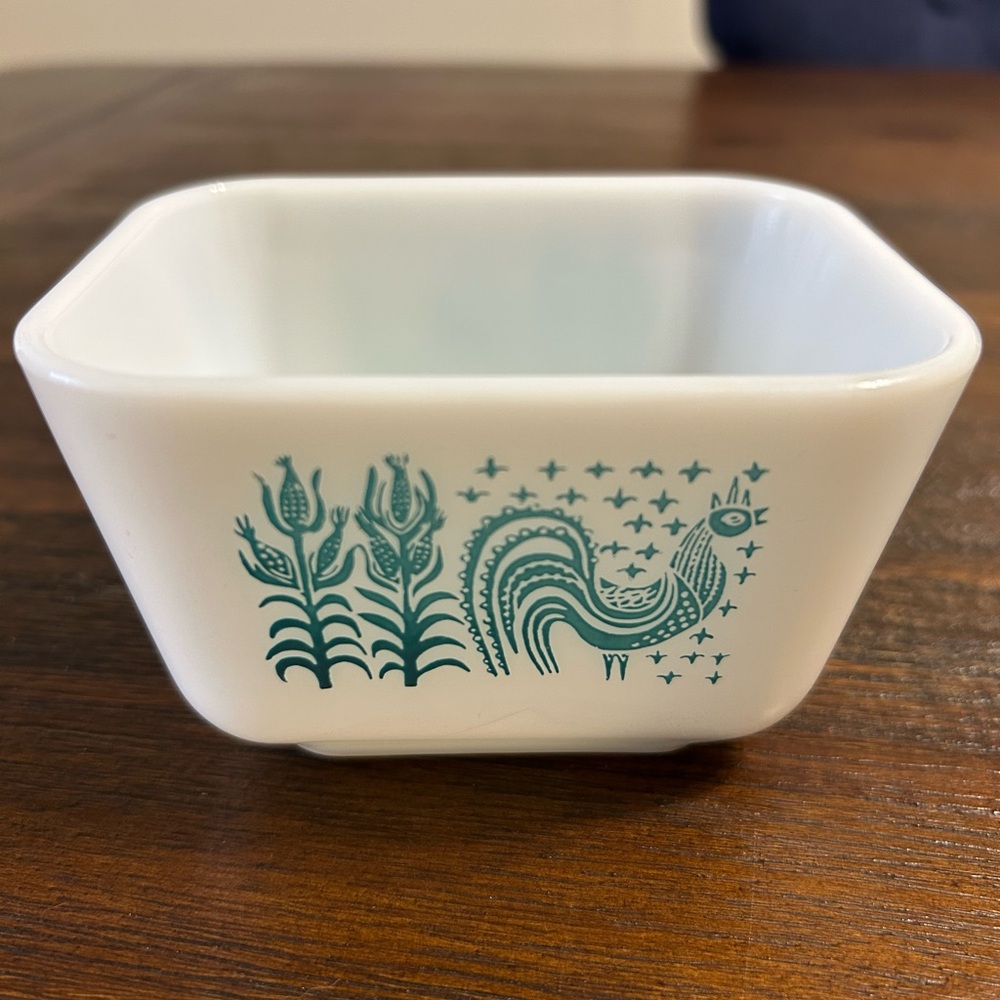PYREX vintage Amish  butterprint dish